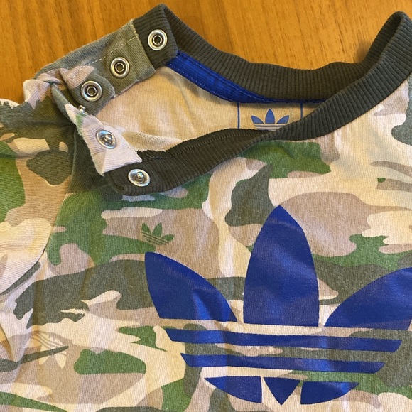 Toddler Adidas - Picture 2 of 3